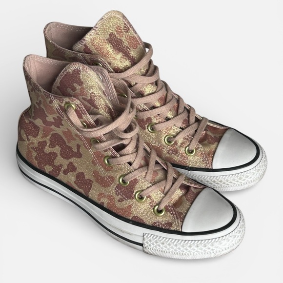 Converse Chuck Taylor All Star High Top sneakers in color way "Lurex Camo"
Sz 7 - Picture 3 of 9